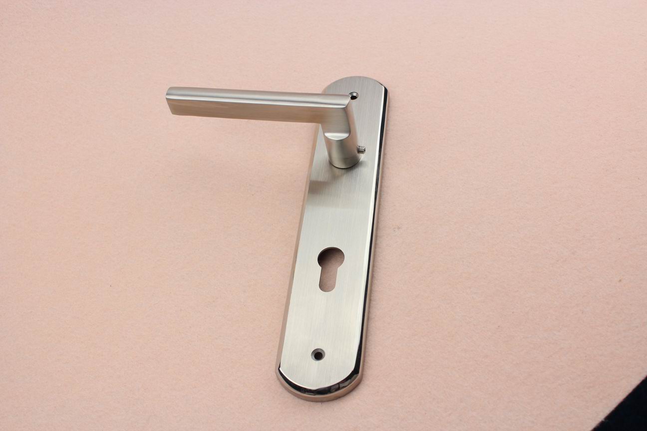 High quality timber door room 72/85mm center distance lever door lock handle