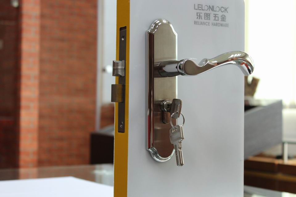 Wholesale design lever handle safety lock with plate for bedroom